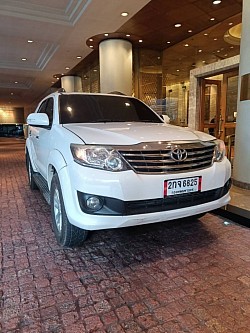 toyota fortuner คันใหญ่ 7 ที่นั่ง